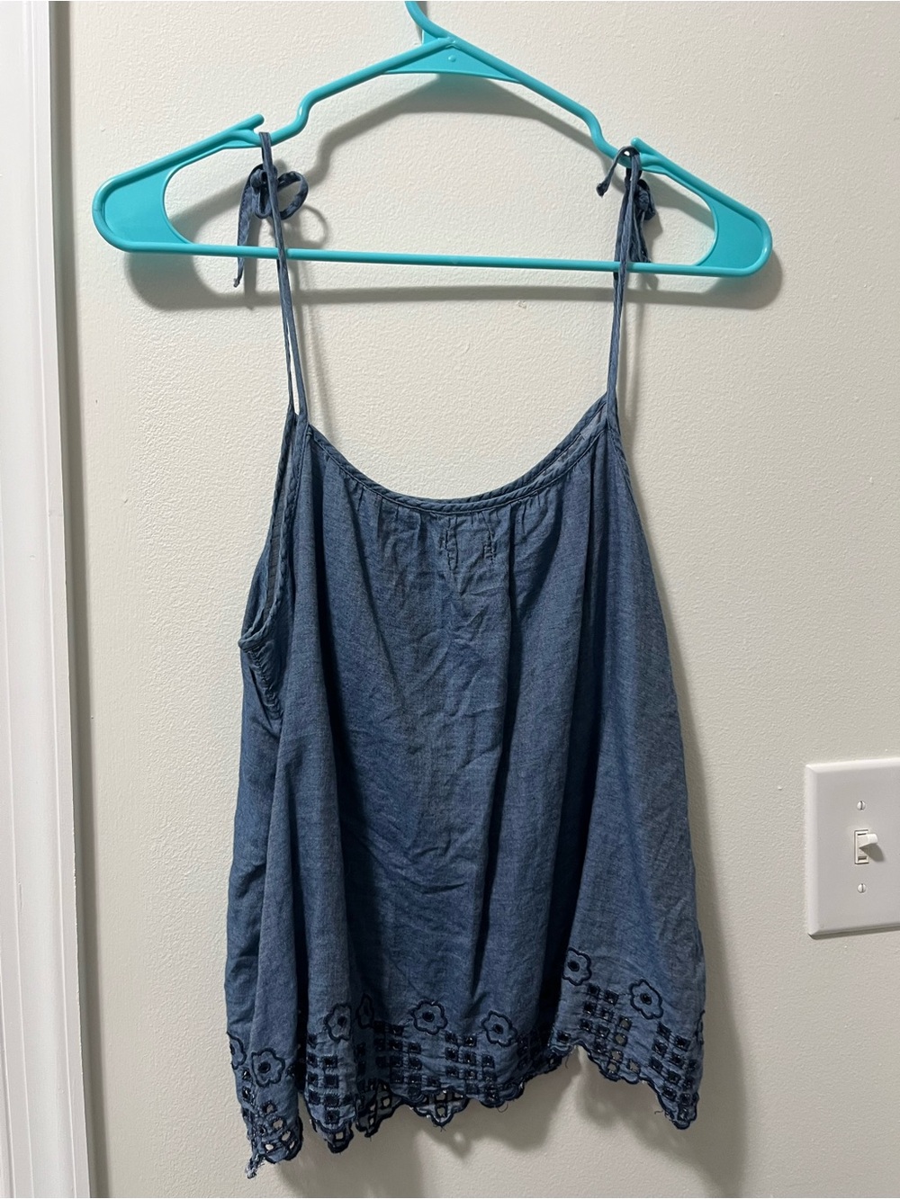 Gap Chambray Denim Spring Summer Tie Strap Cami Tank Top Scallop Edge Embroidery - Picture 5 of 6